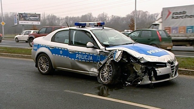 Radiowóz może być używany jako środek przymusu bezpośredniego. Straty są nieuniknione