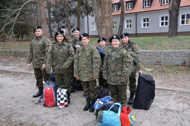 250 ochotników-elewów służby przygotowawczej  (w tym 50 kobiet) z różnych regionów kraju rozpoczęło  czteromiesięczne szkolenie, przygotowujące do pełnienia służby wojskowej w korpusie szeregowych.