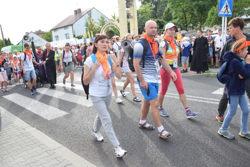 Piesza Pielgrzymka Sosnowiecka 2019. Pielgrzymi wyszli z Podzamcza ZDJĘCIA