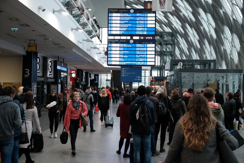 PKP: Zerwana sieć trakcyjna na trasie Poznań – Wrocław. Duże...