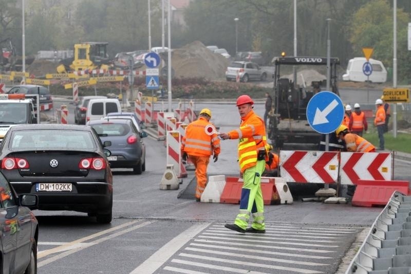 Remont na Psim Polu. Przez cały weekend kolejne spore utrudnienia (ZDJĘCIA)