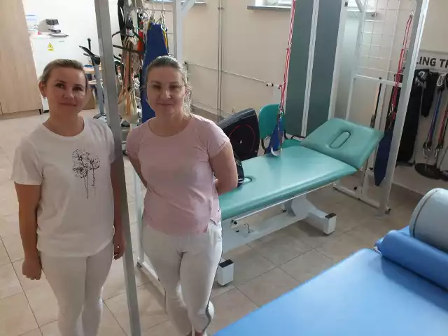 Pacjentów w mirzeckim ośrodku obsługują Paulina Szaran (z lewej) i Diana Zatorska-Kurek, dwie kwalifikowane fizjoterapeutk