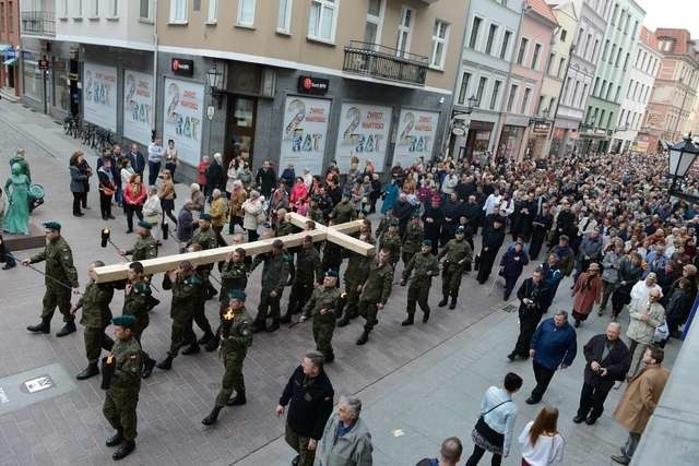 Miejska Droga Krzyżowa ulicami toruńskiej starówki to jedna z publicznych form przeżywania czasu wielkanocnego