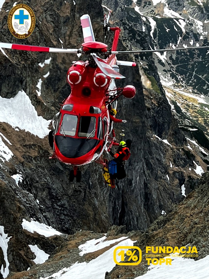 Tatry. Mężczyzna spadł podchodząc na Rysy. Przeleciał 300 metrów. Ma poważne urazy 