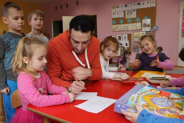 Dzieci bardzo polubiły Yusifa Kazimowa, który prowadzi zajęcia w przedszkolu nr 5 w Brzegu.
