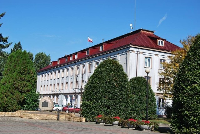 Budynek Starostwa Powiatowego w Grudziądzu mieści się przy ul. Małomłyńskiej 1. To tutaj można przynosić dary dla Ukraińców w godz. 12 -17 z listy potrzeb.