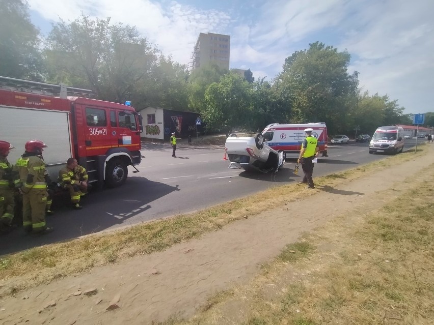 Dachowanie auta na ulicy Staszica w Szczecinie