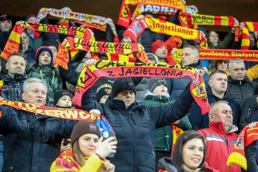 Kibice na meczu Jagiellonia Białystok - Raków Częstochowa. Zobacz, co działo się na trybunach stadionu przy Słonecznej