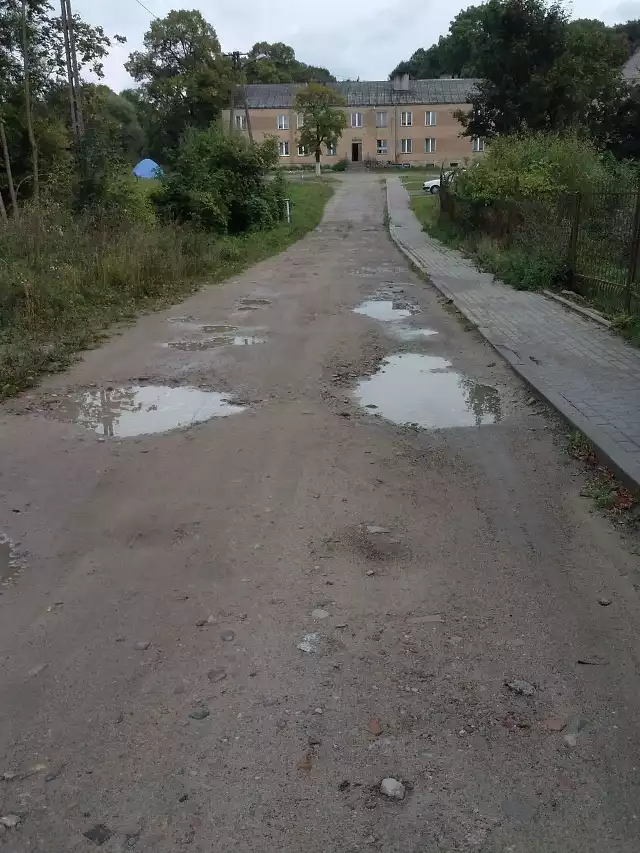 Tak wygląda droga dojazdowa do kilku posesji w Starym Chwalimiu. 