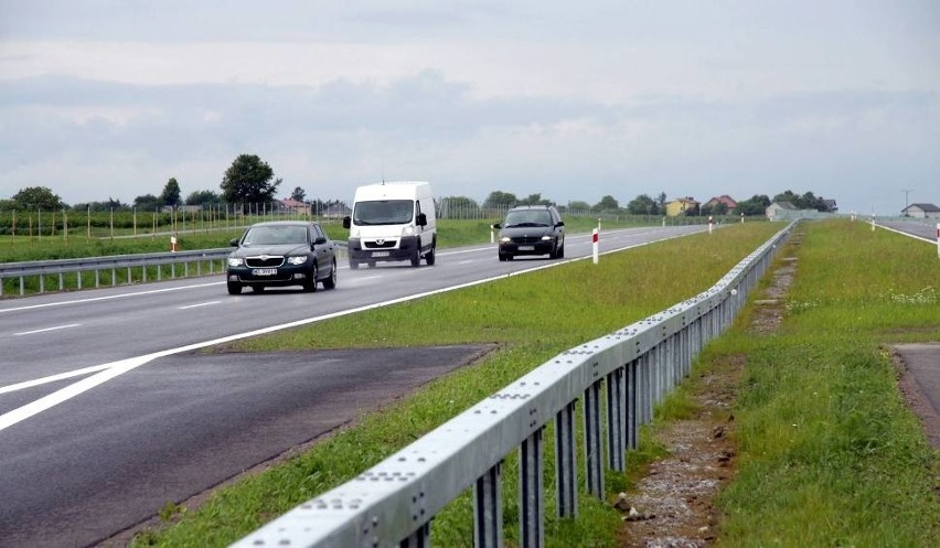 Nastolatka wyskoczyła z jadącego samochodu na S17 w Jastkowie