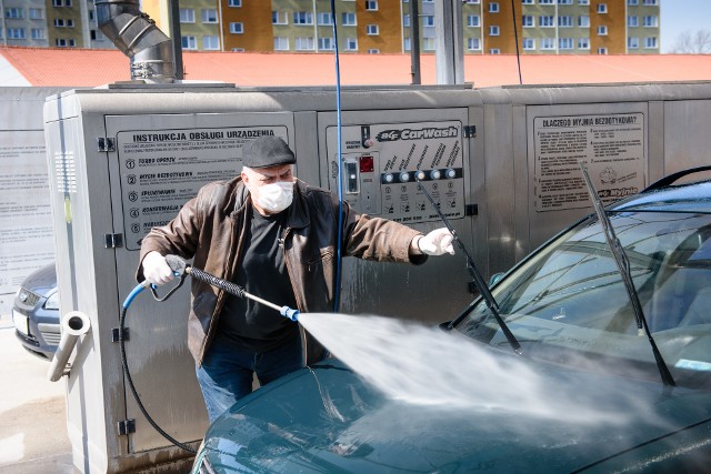 Lubuska policja zachęca, by samochody myć we własnym zakresie.