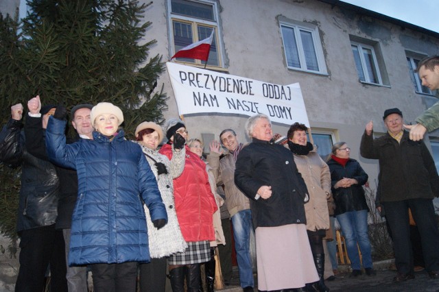 W 2012  roku mieszkańcy z 8 kamienic  przy ul. Libelta i Żeromskiego w Grudziądzu dowiedzieli się, że ich domy zostały sprzedane przez TBS. Uważali, że transakcja była nieprawna. Sądy to potwierdziły już w przypadku 3 budynków. - Kolejne wyroki będą podobne - z optymizmem patrzą w przyszłość lokatorzy