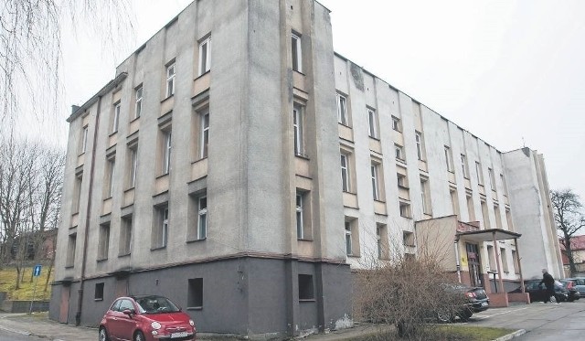 Budynek po zarządzie szpitala chciałoby przejąć Starostwo Słupskie. Powiat zastanawia się nad przeniesieniem tam ośrodka szkolno-wychowawczego z Damnicy.