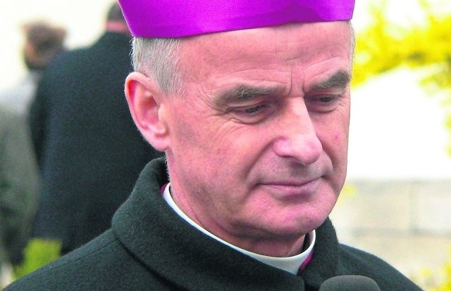 Biskup Marian Florczyk potwierdził: 30 maja wsiądzie na rower i  poprowadzi majówkę rodzinną z Kazimierzy Wielkiej do Plechowa.