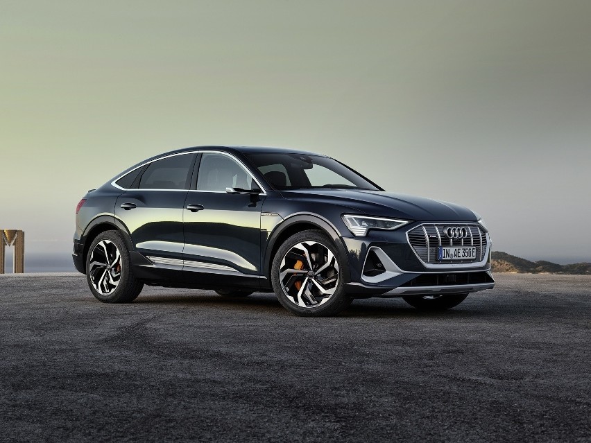 Audi e-tron Sportback łączy moc przestronnego SUV-a z...