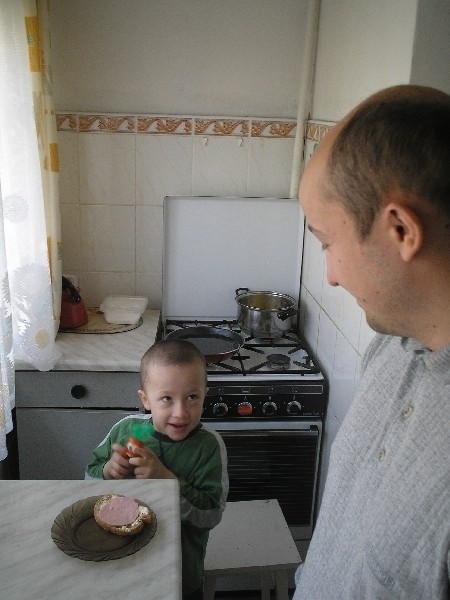 Według psychologów, którzy badali rodzinę, Jacek Borowczyk jest bardzo opiekuńczym ojcem. Mama dziecka niestety jest zbyt zajęta sobą i nie może sprawować opieki nad chłopcem.