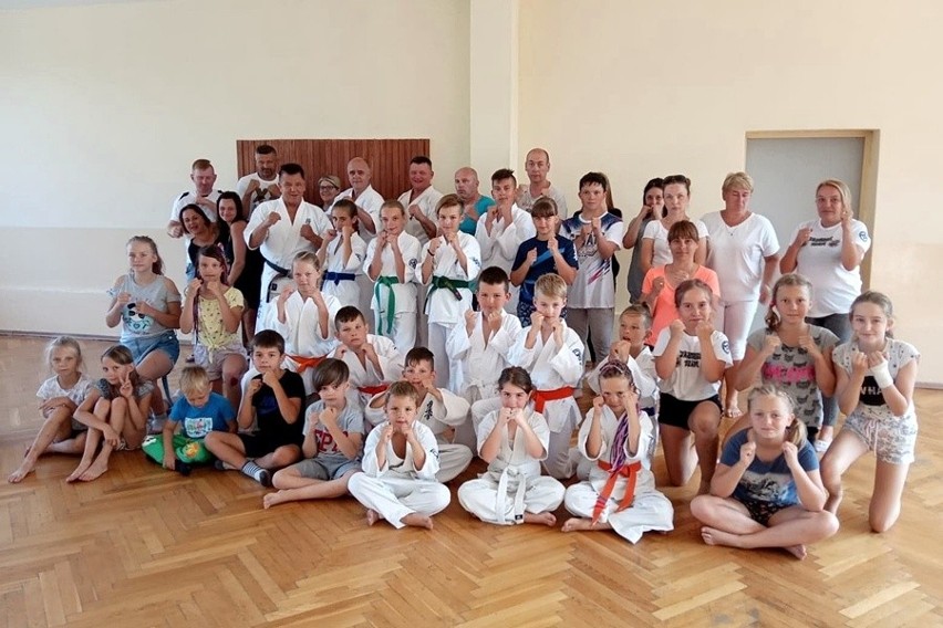 Karatecy Skarżyskiego Klubu Sportów Walki na letnim obozie w Łebie [ZDJĘCIA]