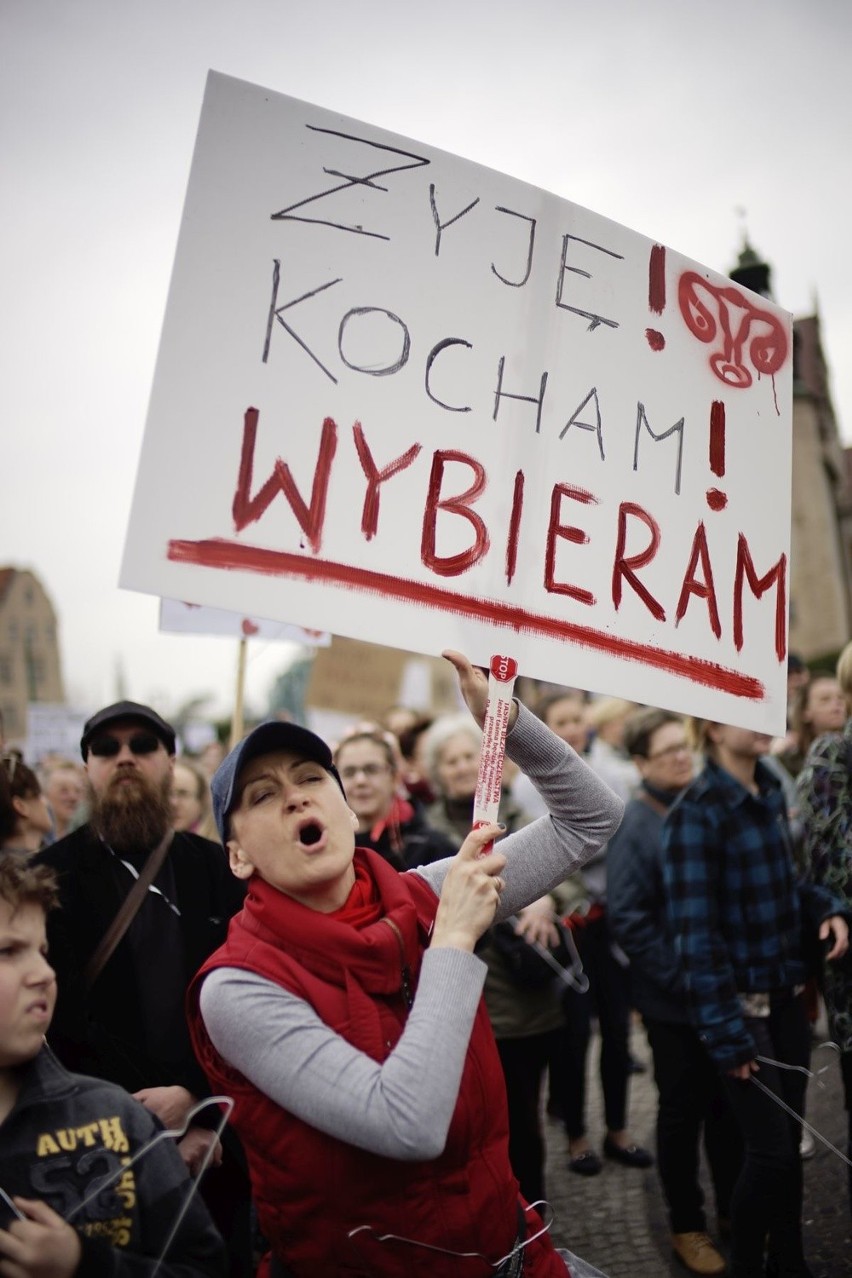 Manifestacja na placu Mickiewicza: "Stop dla zakazu aborcji....