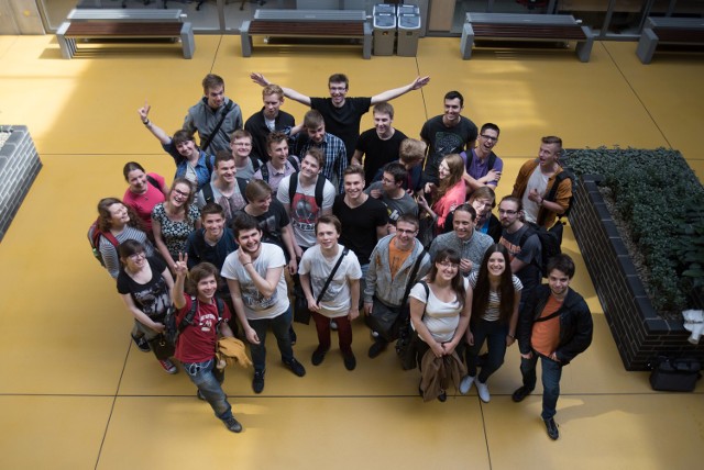 Studenci pierwszego roku automatyki elektroniki i informatyki Politechniki Śląskiej w centrum nowych technologii
