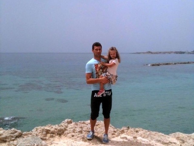 Na Cyprze Paweł Kapsa jest między innymi z córeczką Kornelią. On i jego najbliżsi są bardzo zadowoleni z pobytu w tym kraju. 