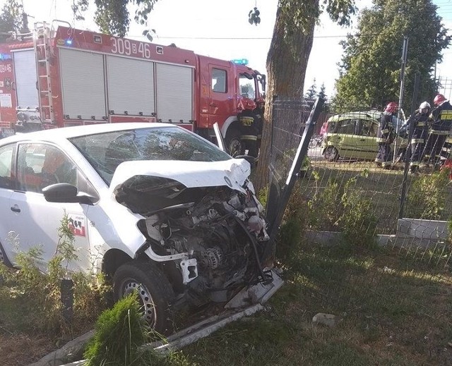 W piątek 22 czerwca doszło do zdarzenia drogowego w miejscowości Tołcze w powiecie białostockim. Zdjęcia udostępnione z OSP KSRG Turośń Kościelna.