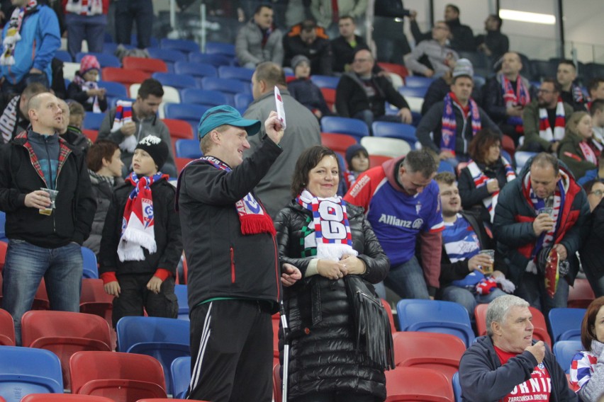 Górnik Zabrze - Śląsk Wrocław. Kibice odśpiewali hymn ZDJĘCIA KIBICÓW