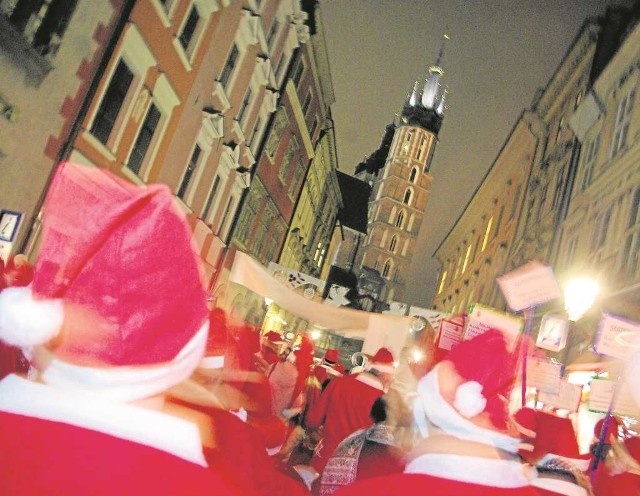Tak wyglądają pochody Mikołajów. Czapki odpowiednie do bicia rekordu