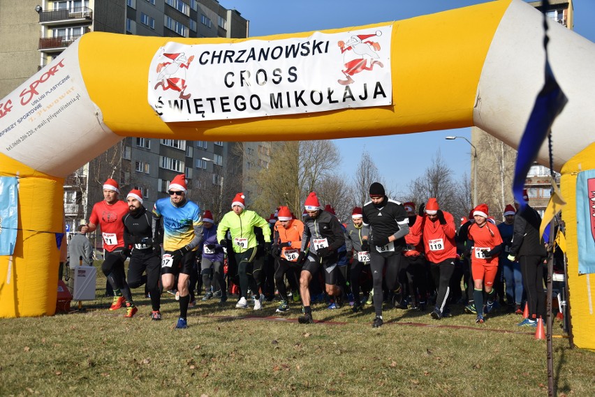 Chrzanów. Mali i więksi Mikołajowie pobiegli w Chrzanowskim Crossie Świętego Mikołaja [ZDJĘCIA]