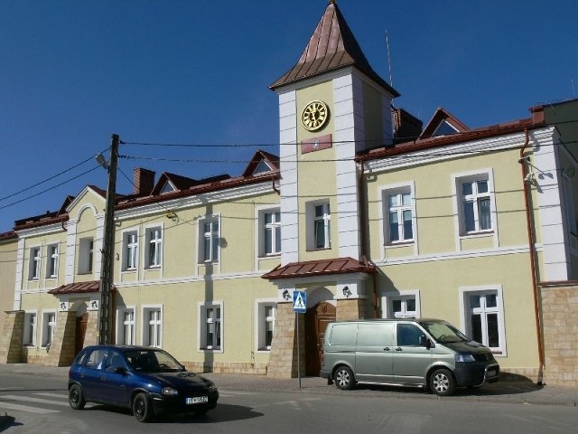 W ramach rewitalizacji gminy zupełnie nowe oblicze zyskał budynek Urzędu Miasta i Gminy w Baranowie Sandomierskim.