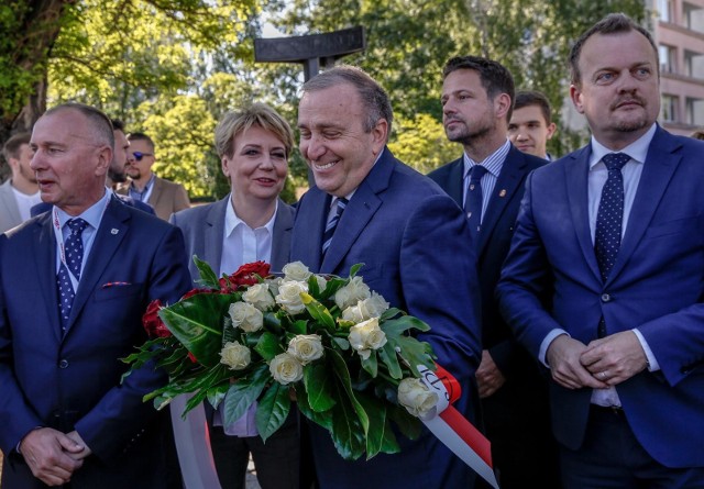 04.06.2019 gdansk.  europejskie centrum solidarnosci. 30 rocznica wyborow 4 czerwca. swieto wolnosci i solidarnosci.  zlozenie kwiatow przez samorzadowcow i politykow platformy obywatelskiej. nz. grzegorz schetyna    fot. karolina misztal / polska press/dziennik baltycki