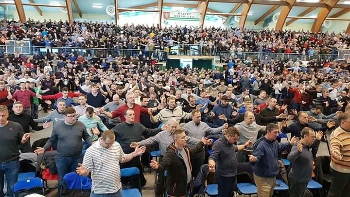 1500 wojowników Maryi w Ostrołęce. Po raz pierwszy w historii hali sportowej [ZDJĘCIA]