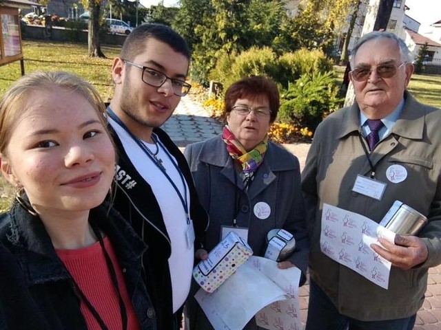 W ubiegłym roku pieniądze na wsparcie dla uczniów zbierali między innymi wolontariusze podczas kwest przed kościołami. W tym roku też tak będzie.