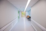 Uniwersyteckie Centrum Kliniczne: Nieszczepieni na COVID-19 pracownicy są odsuwani od pacjentów. Niektórym oddziałom grozi brak rąk do pracy