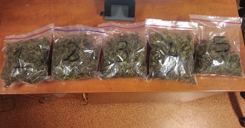 Policjanci zabezpieczyli aż 25 kg marihuany.