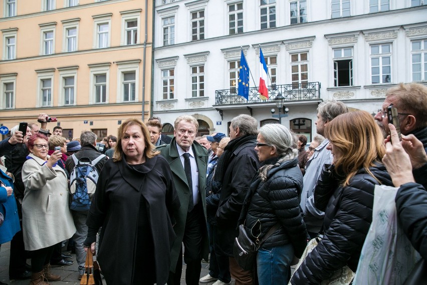 Znane osoby na pożegnaniu Andrzeja Wajdy [ZDJĘCIA]