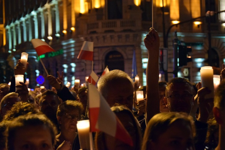 Kolejny "Łańcuch światła" w Lublinie. Protestowało około tysiąca osób [ZDJĘCIA]