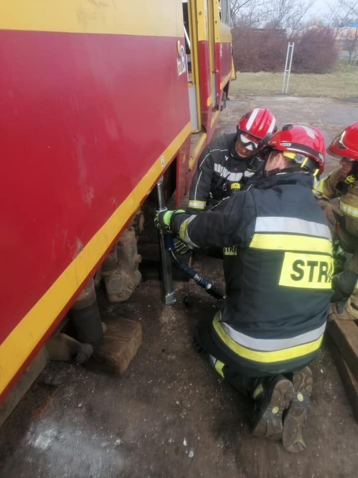 Toruńscy strażacy prowadzili ćwiczenia podcza symulowanego...