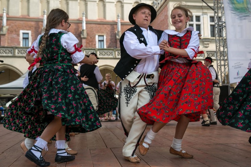 42. Międzynarodowe Targi Sztuki Ludowej. Kraków stolicą folkloru, a wkrótce także... pierogów [ZDJĘCIA]