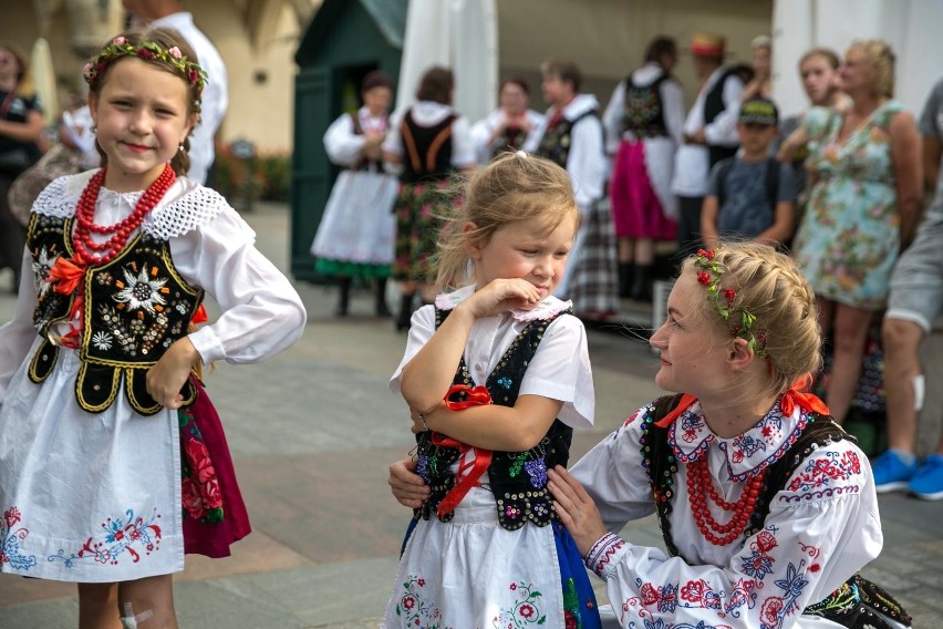 42. Międzynarodowe Targi Sztuki Ludowej. Kraków stolicą folkloru, a wkrótce także... pierogów [ZDJĘCIA]