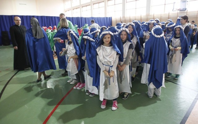 - Dwa lata temu ulicami miasta przeszło 10 tys. osób, w tamtym roku już 20 tys. Przybyło nam też szkół i przedszkoli, które chcą wziąć udział, dlatego cały czas liczymy uczestników - mówi Bartłomiej Bartosiewicz, prezes fundacji Akademia Szczęśliwej Rodziny.