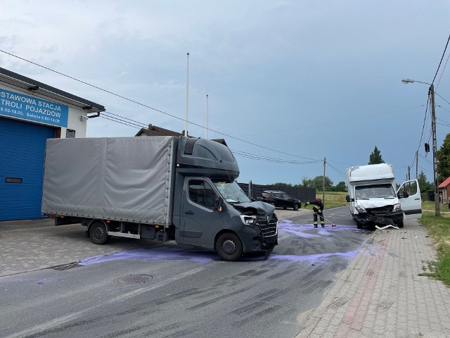 Na ul. Wyszyńskiego w Chełmży zderzyły się dwa auta dostawcze.
