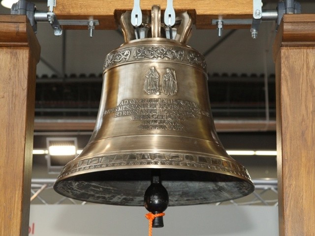 Niezwykły dzwon można podziwiać na targach SACROEXPO w Kielcach [WIDEO]
