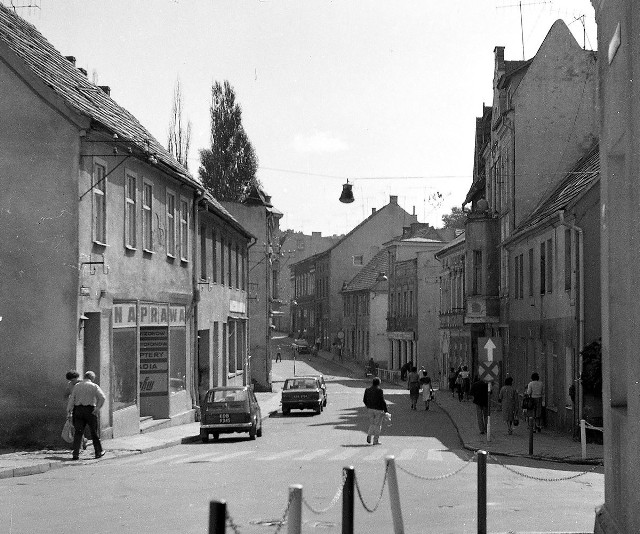 Jak wyglądał Połczyn Zdrój w latach 90-tych? Zobaczcie na archiwalnych zdjęciach Krzysztofa Sokołowa, fotografa z Koszalina, który wielokrotnie odwiedzał to miasto uzdrowisko.