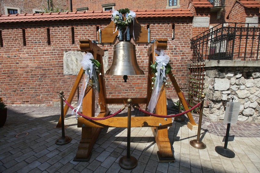 Dzwon "Jan Paweł II" będzie bił codziennie na "Anioł Pański"