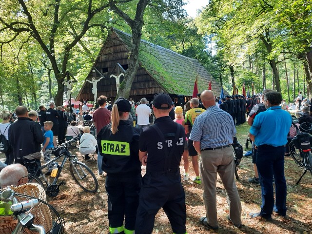 Tłumy wiernych w cudownej kaplicy św. Marii Magdaleny. Rocznicowa msza za strażaków, którzy zginęli w pożarze w 1992 roku.Zobacz kolejne zdjęcia. Przesuwaj zdjęcia w prawo - naciśnij strzałkę lub przycisk NASTĘPNE