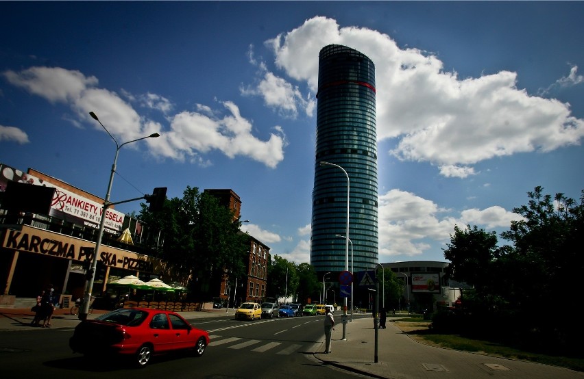 Nowy właściciel Sky Tower, to Adventum Group zarządzająca...