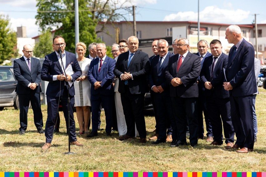Umowa na odbudowę linii kolejowej łączącą Łomżę z Białymstokiem podpisana. Kolej wróci do Łomży po 30 latach