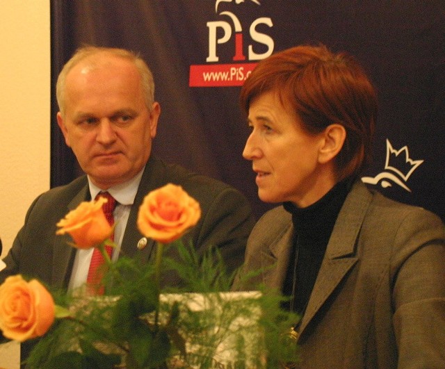 Na dzisiejszej konferencji prasowej posłanka Elżbieta Rafalska (z lewej) oraz Władysław Dajczak, mówili m.in. o sporze wokół gorzowskiego oddziału Telewizji Polskiej