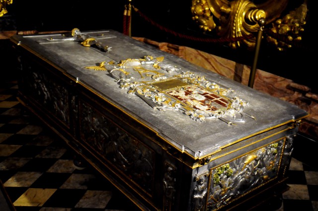 W tym roku za ok. 800 tys. zł będzie kontynuowana konserwacja sarkofagów z krypty katedry wawelskiej