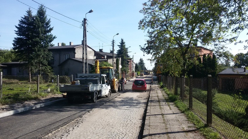 Sosnowiec: na ulicy Gacka stare płytki zastąpią... nowe płytki [ZDJĘCIA]